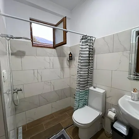 Sajmir Gasthuis Përmet