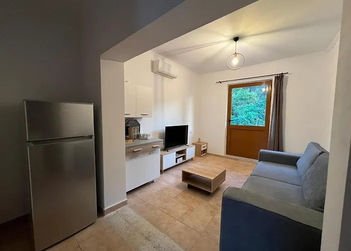 Sajmir בית הארחה Përmet